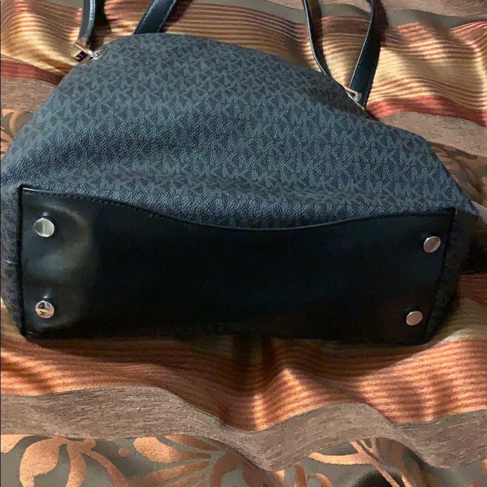 🎉SOLD🎉Michael Kors Bag - Picture 8 of 8